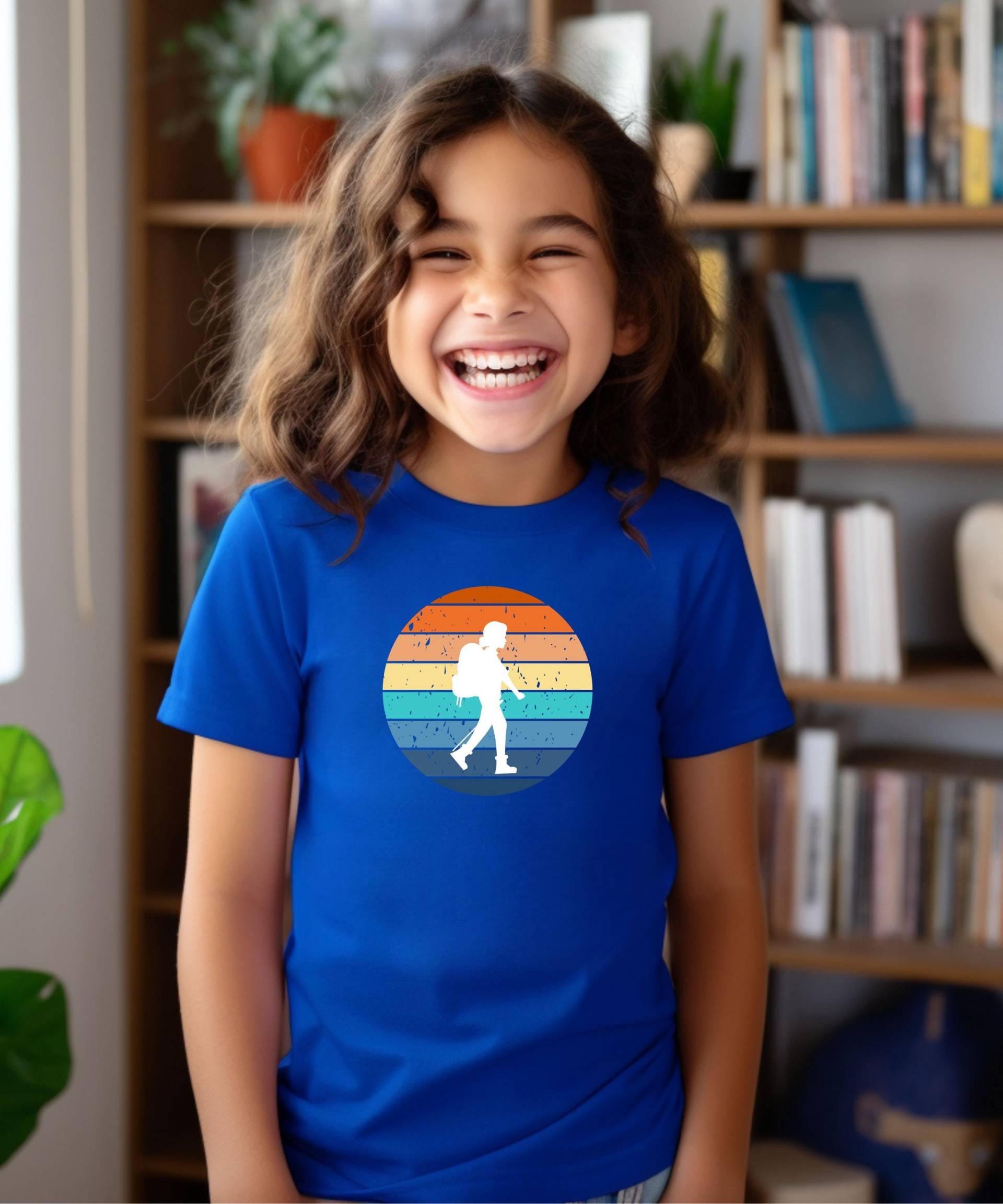 T-Shirt Regenbogen Wanderer Mädchen von LittleSummitShop