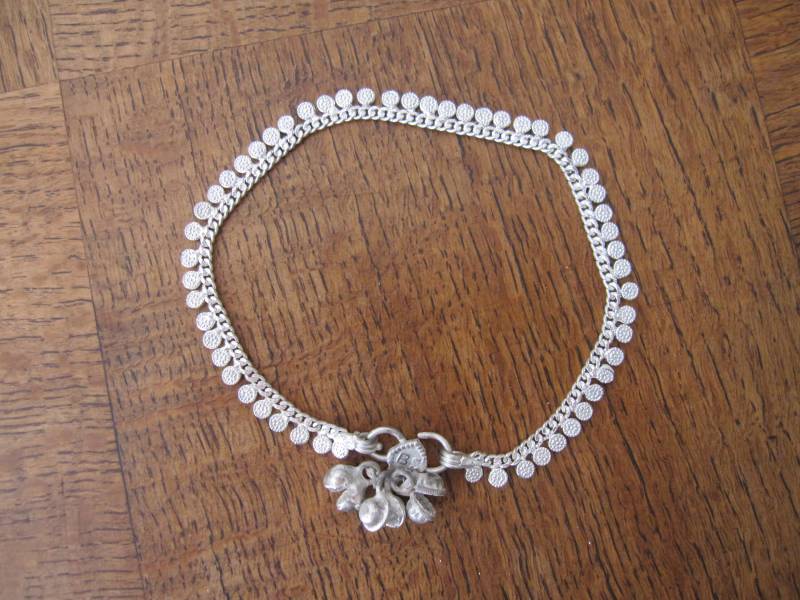 Silbernes Metallfußkettchen Mit Kleinen Blumen 3 von LittleTao