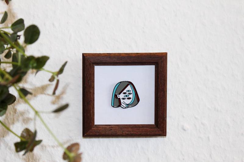 Abstract Face Enamel Pin von LittleThingsGermany