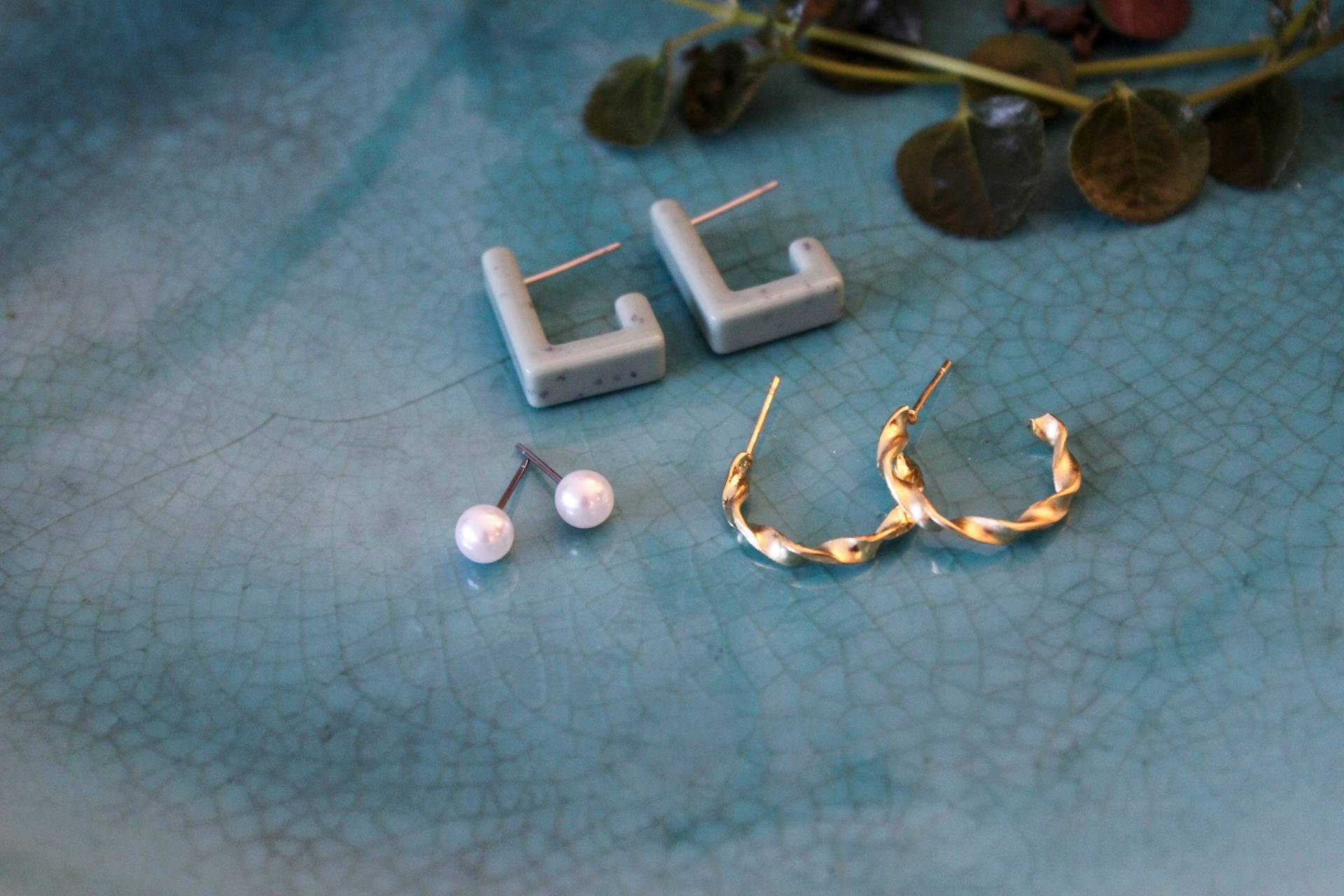 Elegant Trio Earring Set | Gold-Toned With Pearl & Enamel Accents von LittleThingsGermany