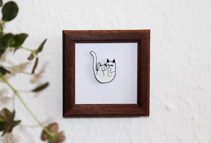 Falling Cat Enamel Pin von LittleThingsGermany