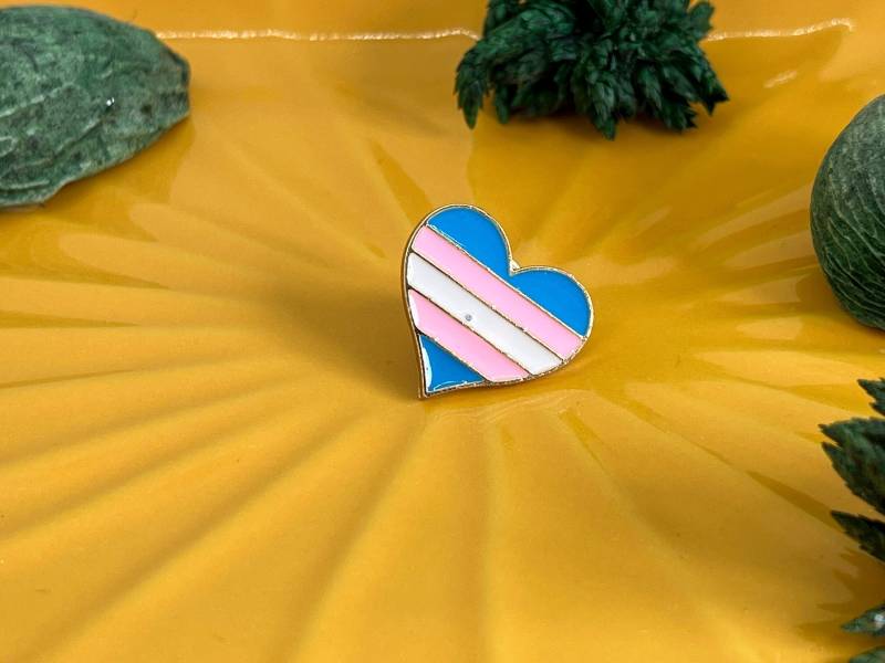 Heart-Shaped Transgender Pride Flag Enamel Pin von LittleThingsGermany