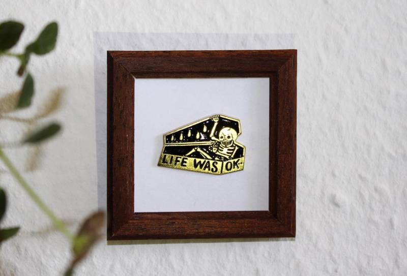 Life Was Okay Skeleton Pin, Dark Humor Enamel Pin von LittleThingsGermany