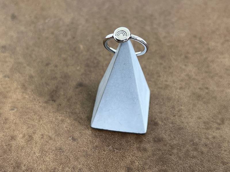 Minimalist Rainbow Engraved Ring von LittleThingsGermany