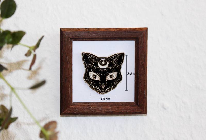 Mystical Cat Enamel Pin - Third Eye Feline Design von LittleThingsGermany