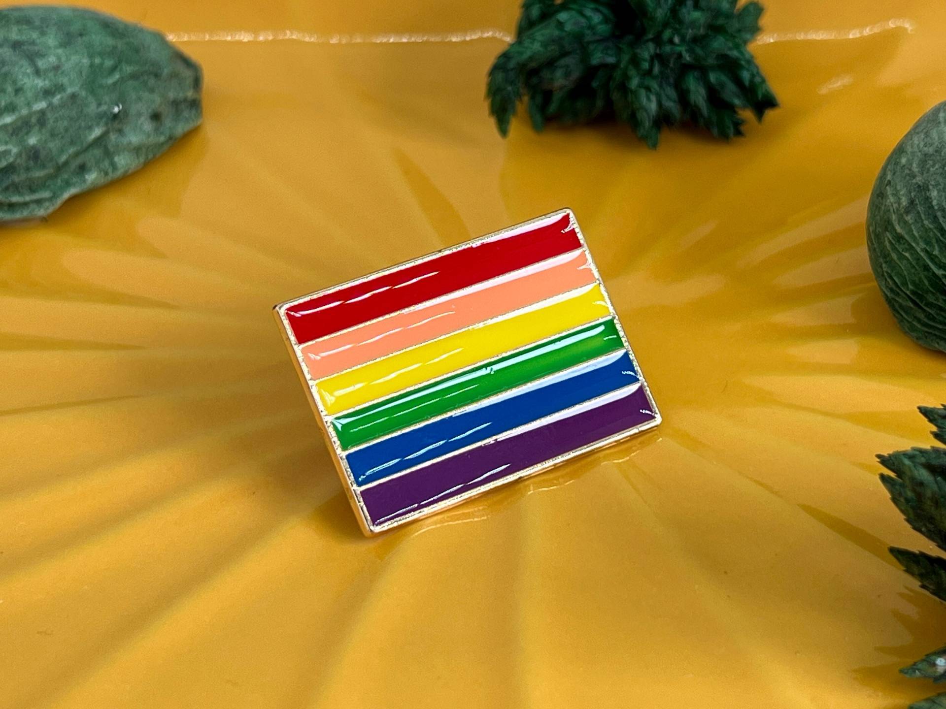 Rainbow Lgbtq+ Pride Enamel Pin von LittleThingsGermany
