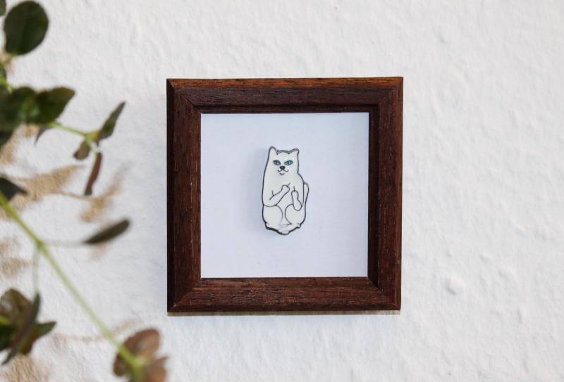 Sassy Cat Enamel Pin von LittleThingsGermany