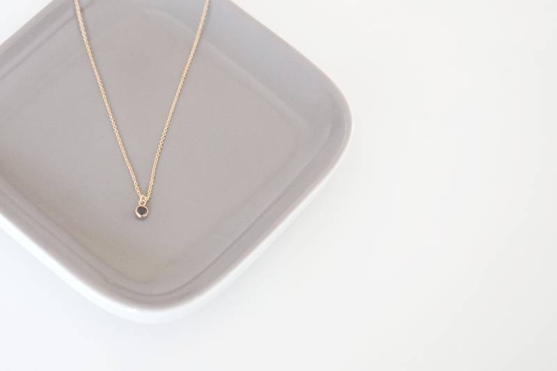 Feine Kabelkette Vergoldet Mini Anhänger Kristall Schwarz von LittleUrbanThings