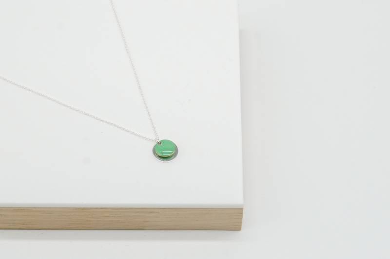 Feine Kette Ankerkette 925 Sterling Silber Mit Rundem Anhänger Charm Emaille Smaragd von LittleUrbanThings