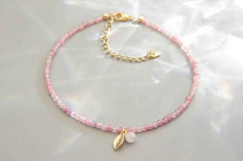 Fußkettchen Turmalin Mit Perle Und Blatt Pink von LittleUrbanThings