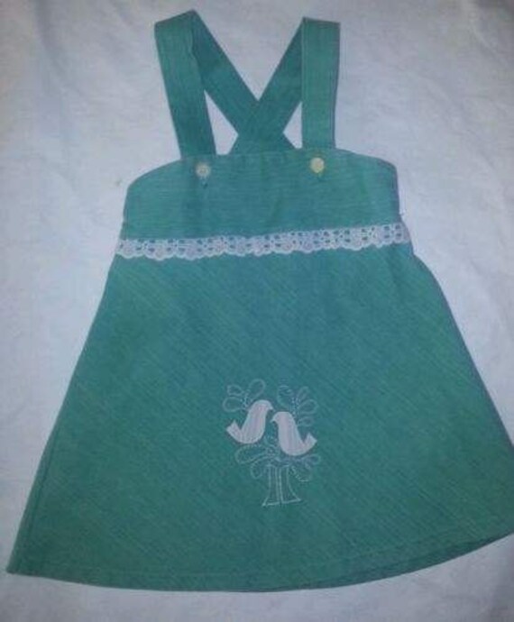 Vintage 70Er Gesundheittex Kleine Mädchen Größe 5 Pullover Grün Vogel Vögel Öse Rüschen Detail Retro Chic Frühlingsbilder von LittleVintageSoul