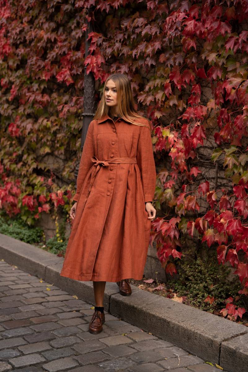 Versandfertig | Loose Fit Leinenmantel in Rost, Größe L/xl von LittleWomenAtelier