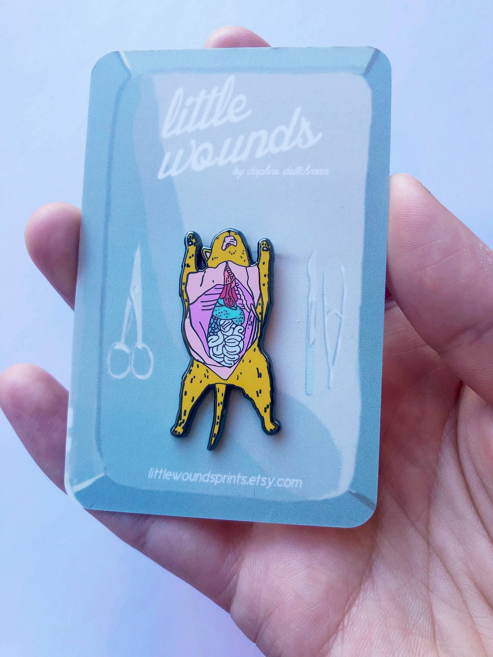 Sezierte Katze Pin Sezierte Katze Pin von LittleWoundsArt
