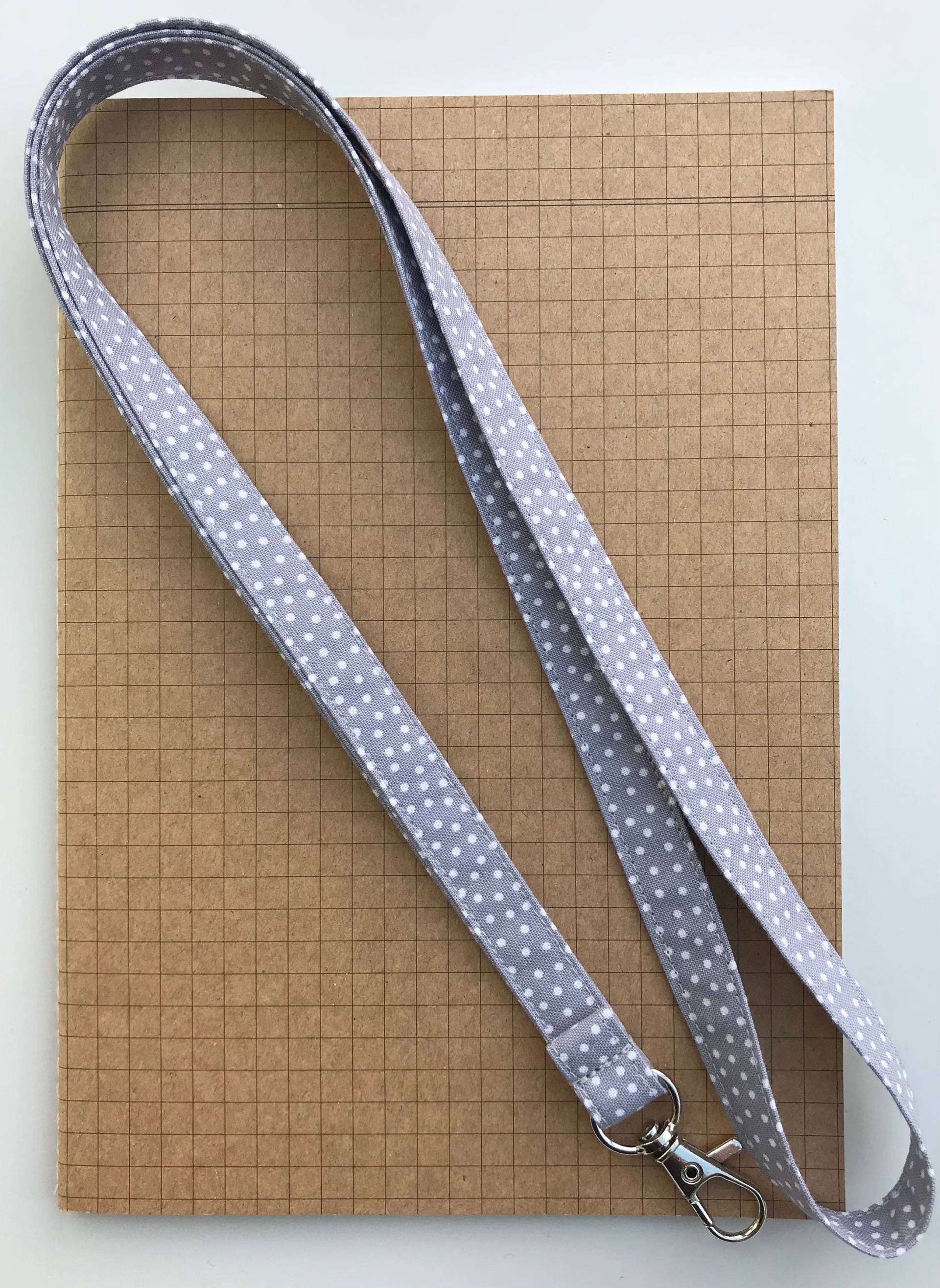Schlüsselband/Lanyard Aus Hellgrau-Weiß Meliertem Stoff Schlüsselband/Lanyard Aus Hellgrau-Weiß Meliertem Stoff von LittlehmakesShop
