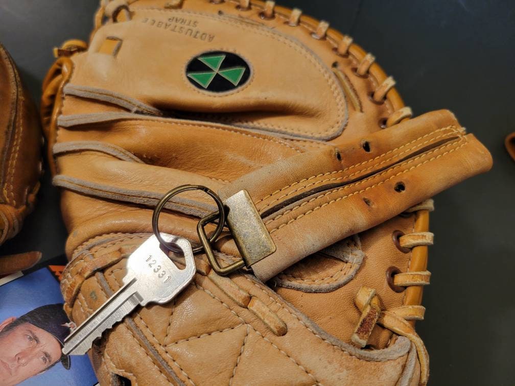 Baseball Handschuh Schlüsselanhänger von LittlesLeatherworks