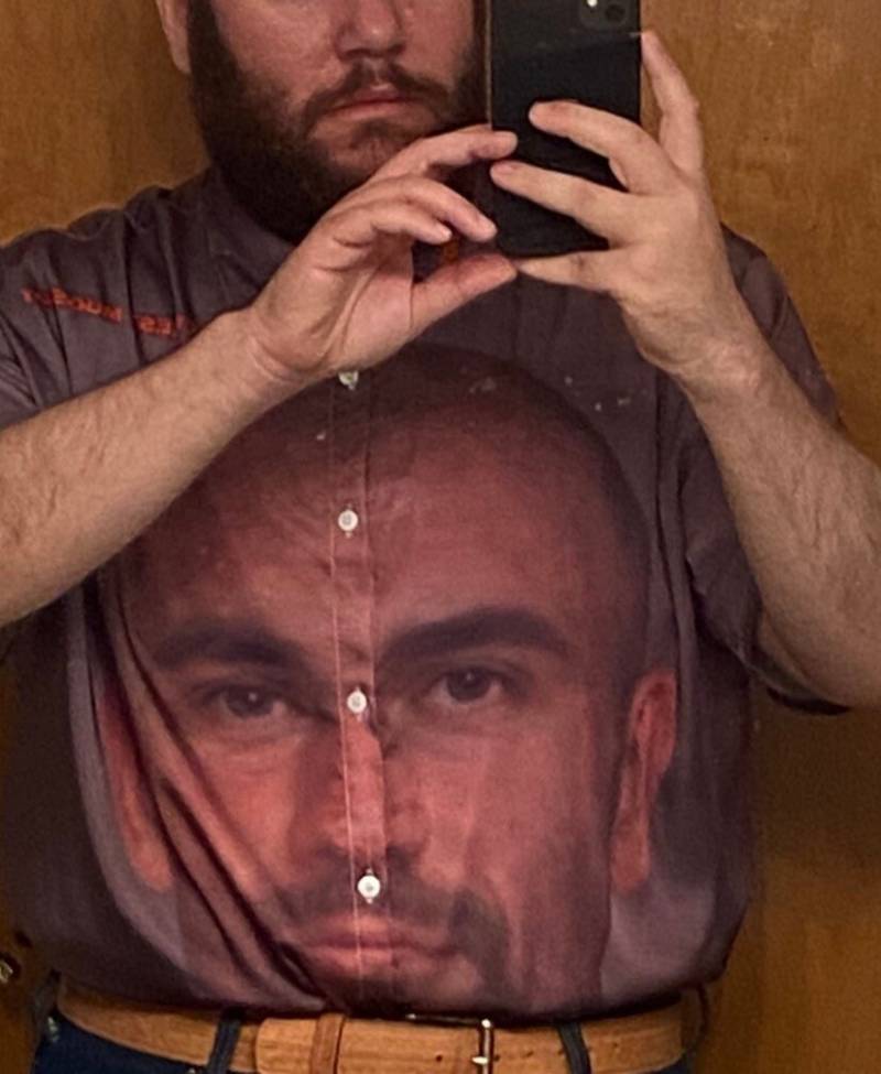 Mugshot Buttondown Shirt | Herren Satin Kurzarm Mit Ai Generated Art Und Logos Größen S Bis 5xl Littlest von LittlestMugshot