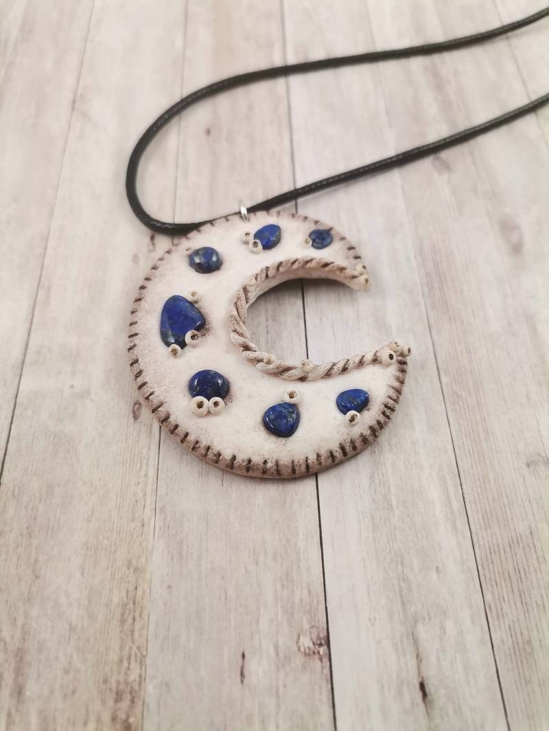 Wasser Element Amulett "Mondphase" | Handmodellierte Halbmond Sichel M. Lapis Lazuli Glücksbringer Kette Wicca/ Pagan/ Magie/ Celtic von LittletreasuresDE