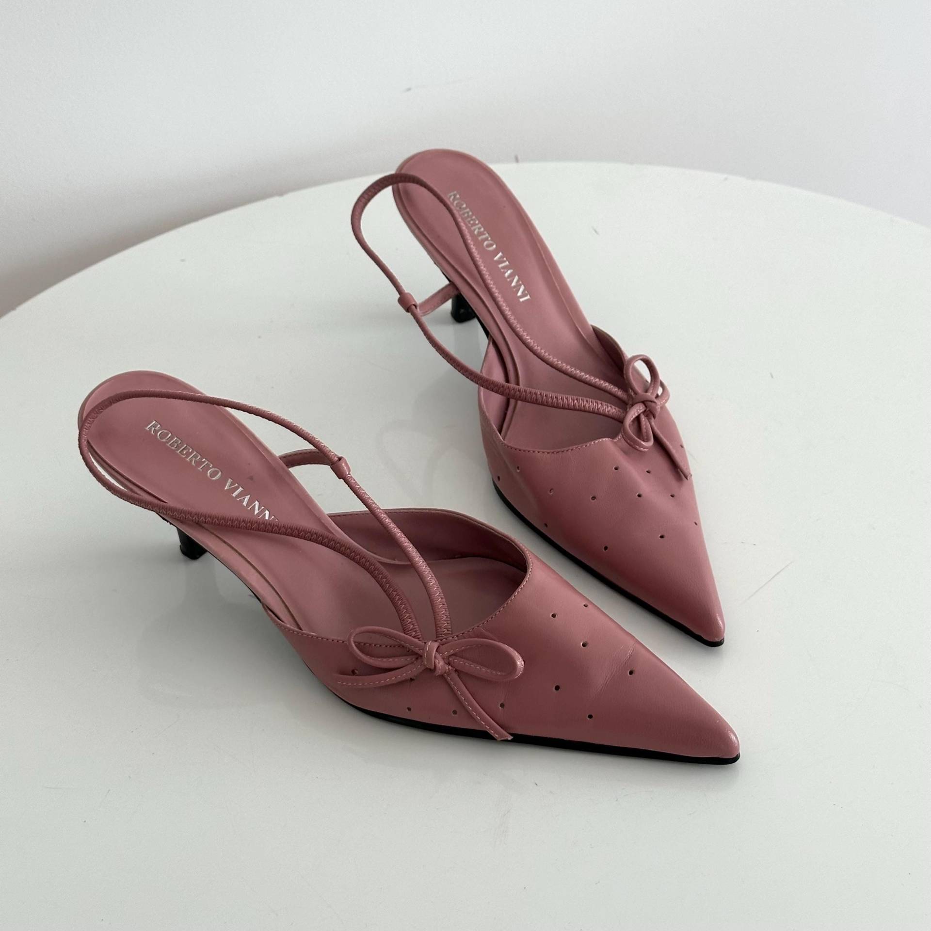 Roberto Vianni Vintage Rosa Leder Slingback Kitten Heels/Spitzen Riemchen Pumps Mit Schleife Retro 00S 90S Y2K Italy Eu 38 Roberto Vianni Vintage Rosa Leder Slingback Kitten Heels/Spitzen Riemchen Pumps Mit Schleife Retro 00S 90S Y2K Italy Eu 38 von Litucha