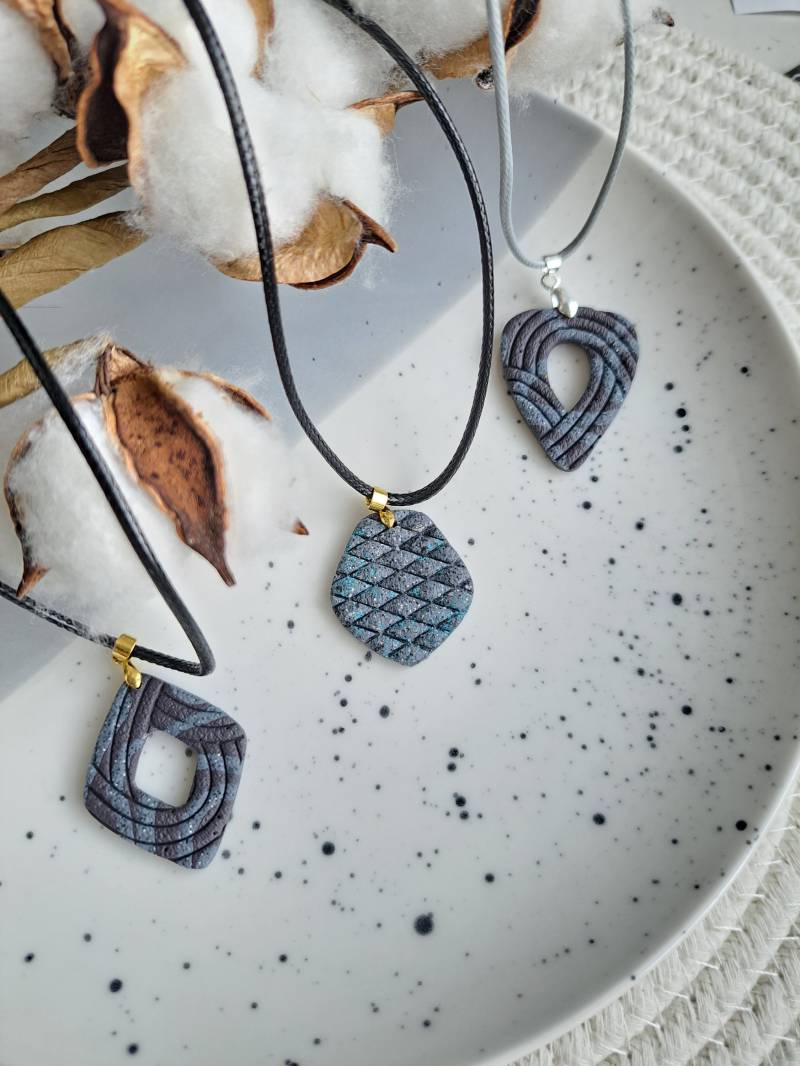 Handgemachte Polymer Clay Ohrringe Und Schmuckset Halsanhänger Modeschmuck Ohrhänger Sehr Leichter Schmuck Anhänger Halskette Handgemachte Polymer Clay Ohrringe Und Schmuckset Halsanhänger Modeschmuck Ohrhänger Sehr Leichter Schmuck Anhänger Halskette von LiutikArt