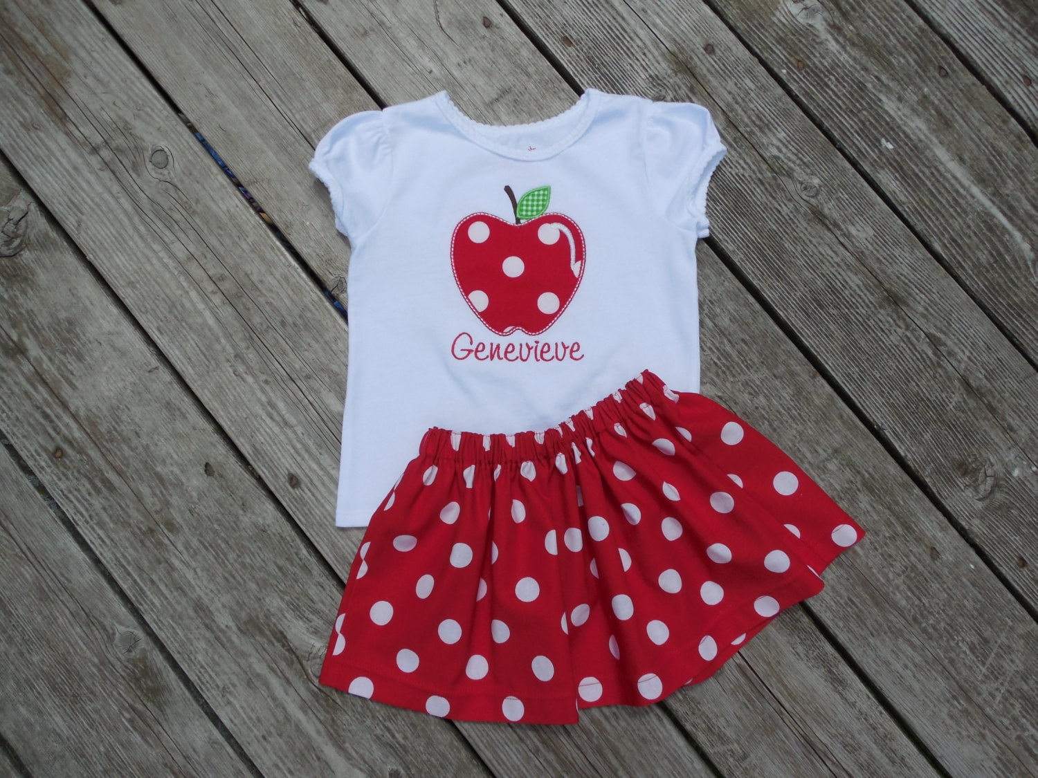 Apple Personalisiertes Shirt Mit Passendem Polka Dot Rock, Sommerkleid, Sommeroutfit, Herbstoutfit, Outfit, Apfelkleid, Mädchenkleidung Apple Personalisiertes Shirt Mit Passendem Polka Dot Rock, Sommerkleid, Sommeroutfit, Herbstoutfit, Outfit, Apfelkleid, Mädchenkleidung von Livanni