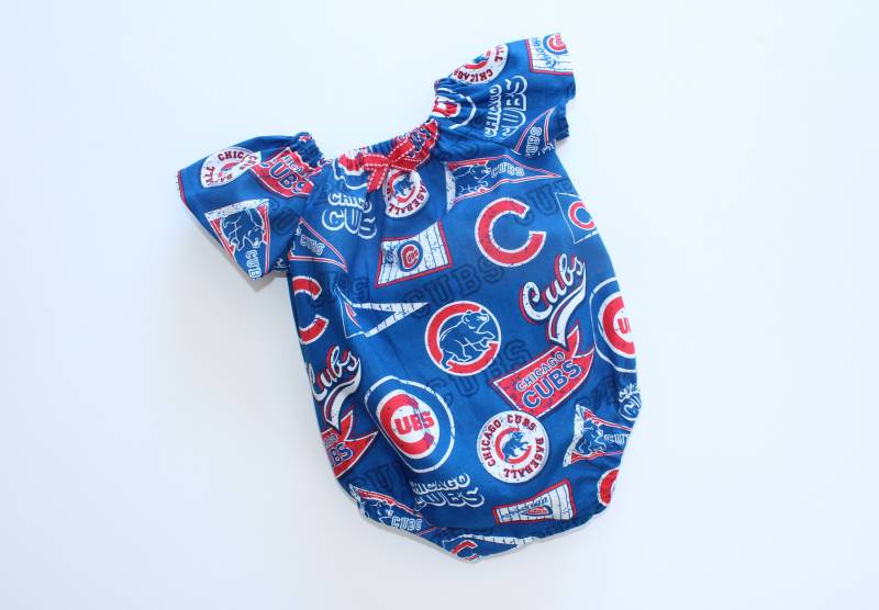 Mädchen Chicago Cubs Spielanzug, Playsuit, Bubble-strampler, Langarm-strampler, Major League Baseball, Mlb, Cubbies, Familienbilder Mädchen Chicago Cubs Spielanzug, Playsuit, Bubble-strampler, Langarm-strampler, Major League Baseball, Mlb, Cubbies, Familienbilder von Livanni