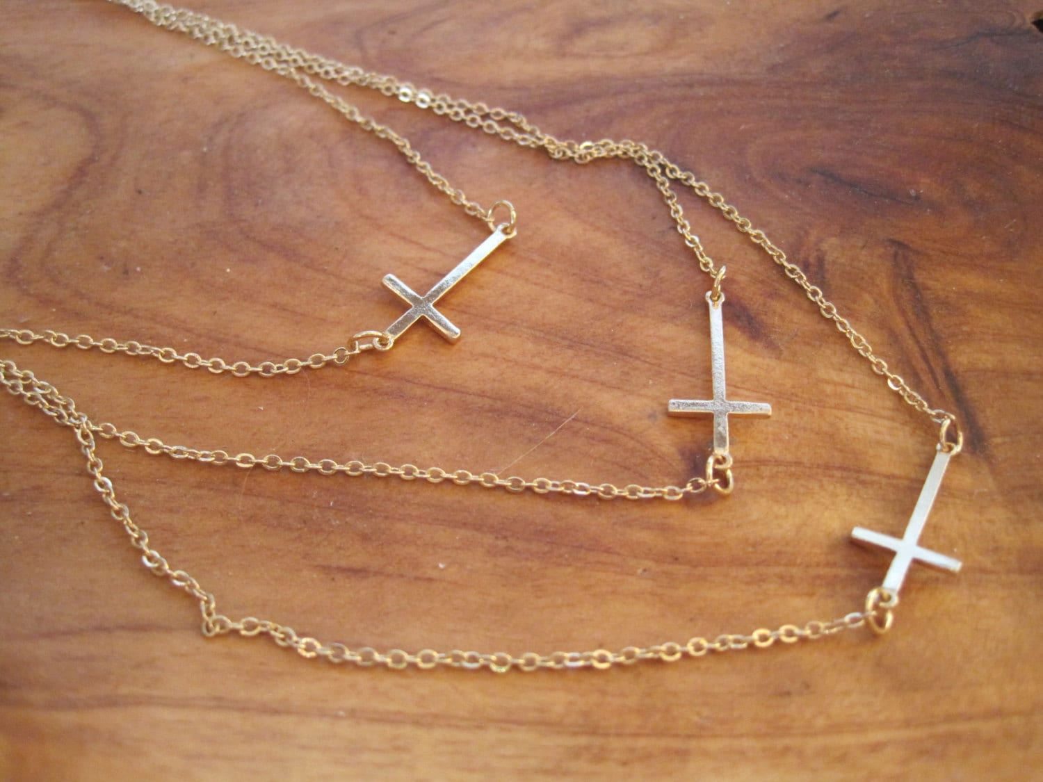 Gold Kreuz Halskette - Layered Horizontales Gold Kreuz Halskette - Layered Horizontales von LiveCoastal