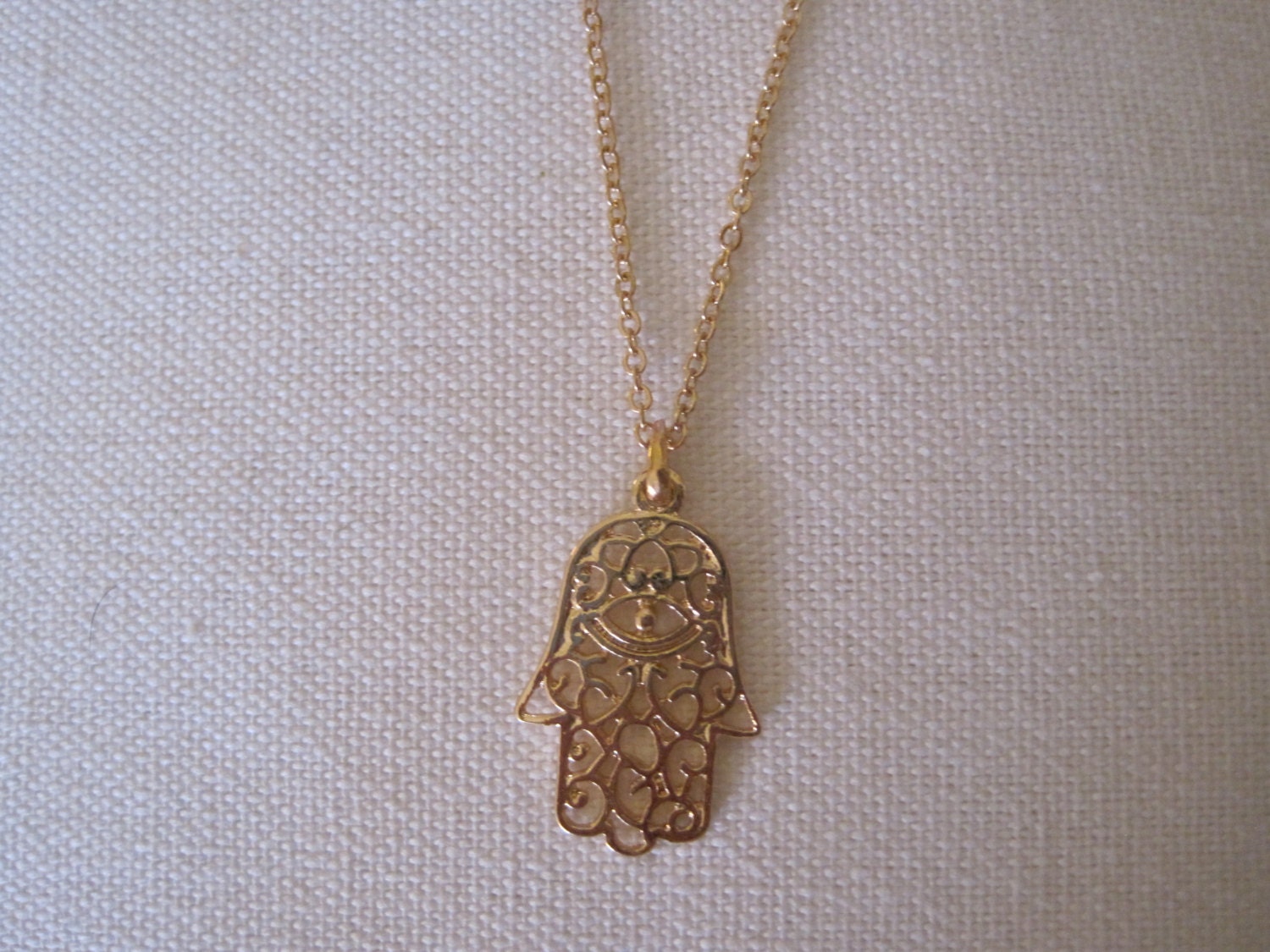 Hamsa Hand Halskette - Gold Gravierte Evil Eye Hamsa Hand Halskette - Gold Gravierte Evil Eye von LiveCoastal