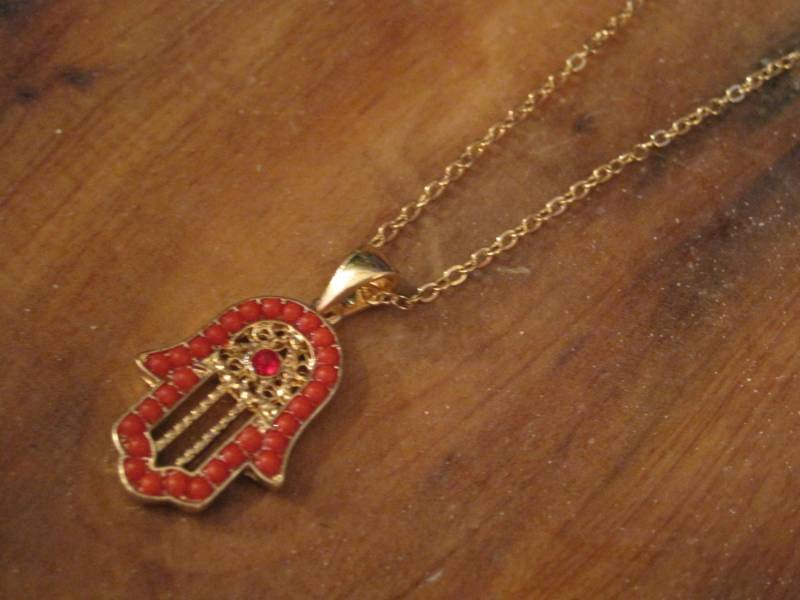 Hamsa Hand Halskette - Rote Perlen Gold Boho Hamsa Hand Halskette - Rote Perlen Gold Boho von LiveCoastal