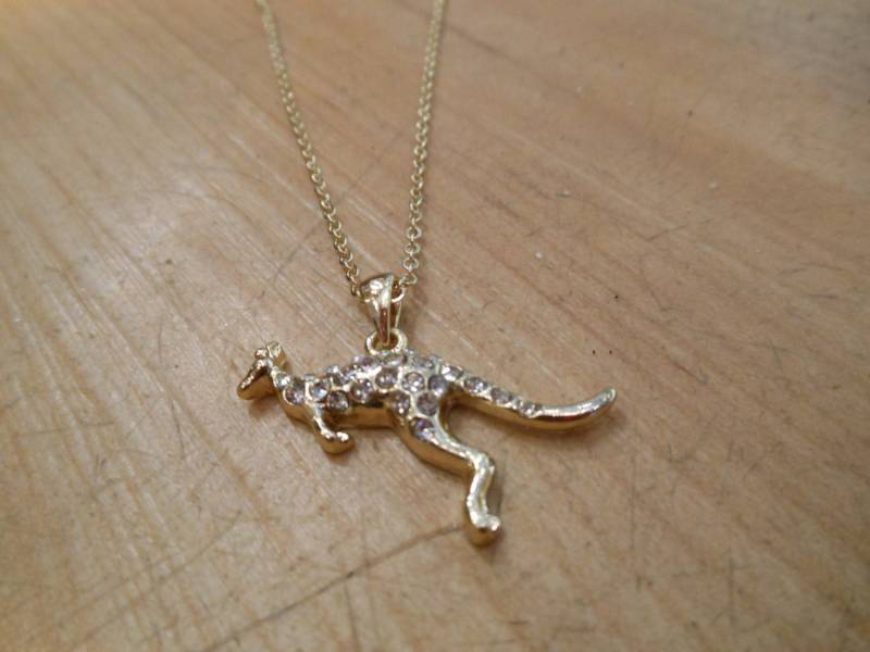 Känguru-Halskette - Gold Strass Kangaroo Halskette von LiveCoastal