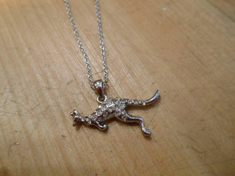 Känguru-Halskette - Silber Strass Kangaroo Halskette von LiveCoastal