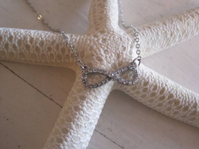 Kleine Silber Strass Infinity Kette von LiveCoastal