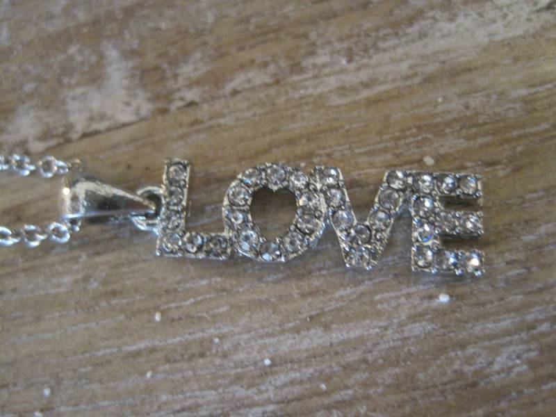 Liebe Halskette - Silberfarbene Strass Kette Geschenk Geburtstag Jahrestag Valentinstag Liebe Halskette - Silberfarbene Strass Kette Geschenk Geburtstag Jahrestag Valentinstag von LiveCoastal