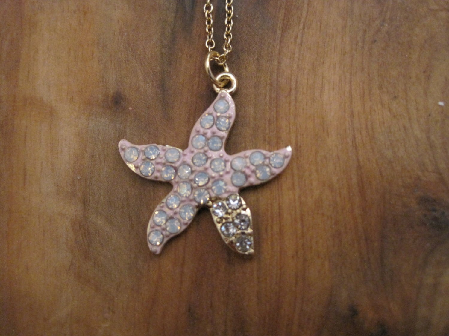 Rosa Strass Seestern Halskette - Starfish Necklace Rosa Strass Seestern Halskette - Starfish Necklace von LiveCoastal