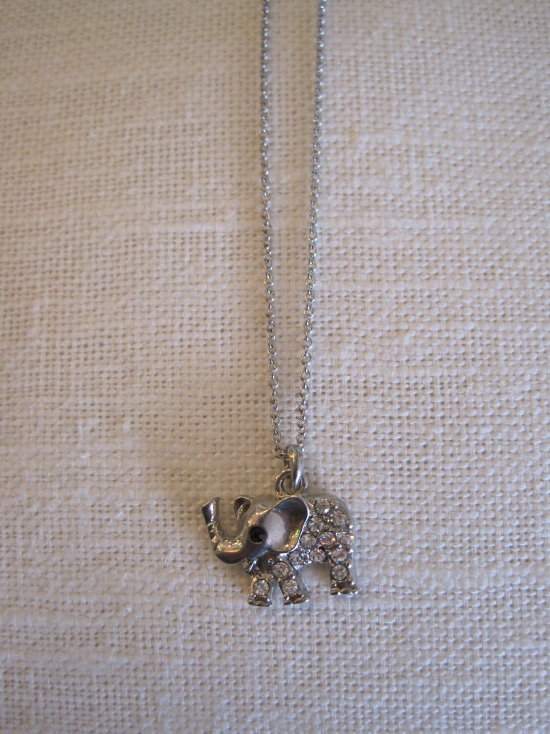 Silber Elefant Halskette - Winzige Strass Kristall Elefanten Schmuck Silber Elefant Halskette - Winzige Strass Kristall Elefanten Schmuck von LiveCoastal
