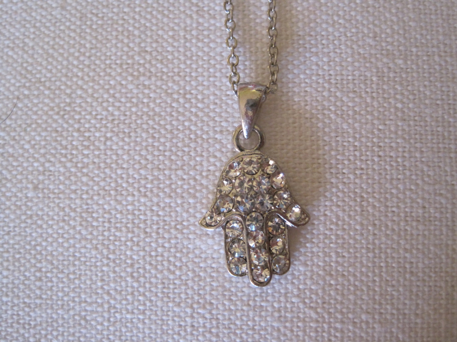 Silber Hamsa Halskette - Strass Hand Kristall Silber Hamsa Halskette - Strass Hand Kristall von LiveCoastal
