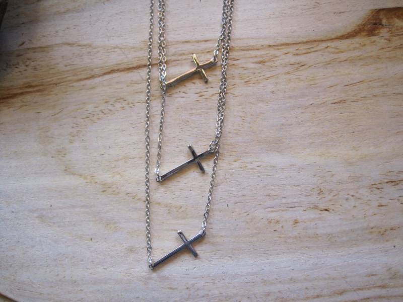 Kreuz Halskette - Layered Cross Horizontales Kreuz Halskette - Layered Cross Horizontales von LiveCoastal