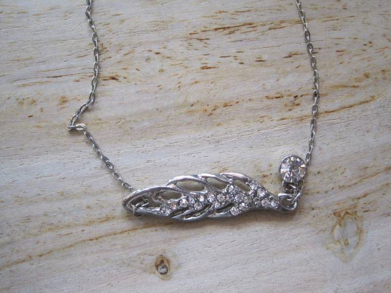 Silber Strass Besetzte Feder-Halskette - Strass-Feder-Halskette Feder Silber Strass Besetzte Feder-Halskette - Strass-Feder-Halskette Feder von LiveCoastal