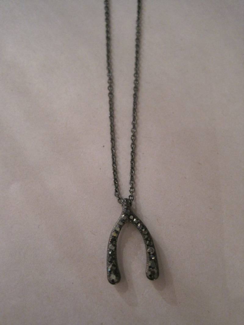 Wishbone Halskette - Smoky Anhänger Strass Hämatit Wunsch von LiveCoastal