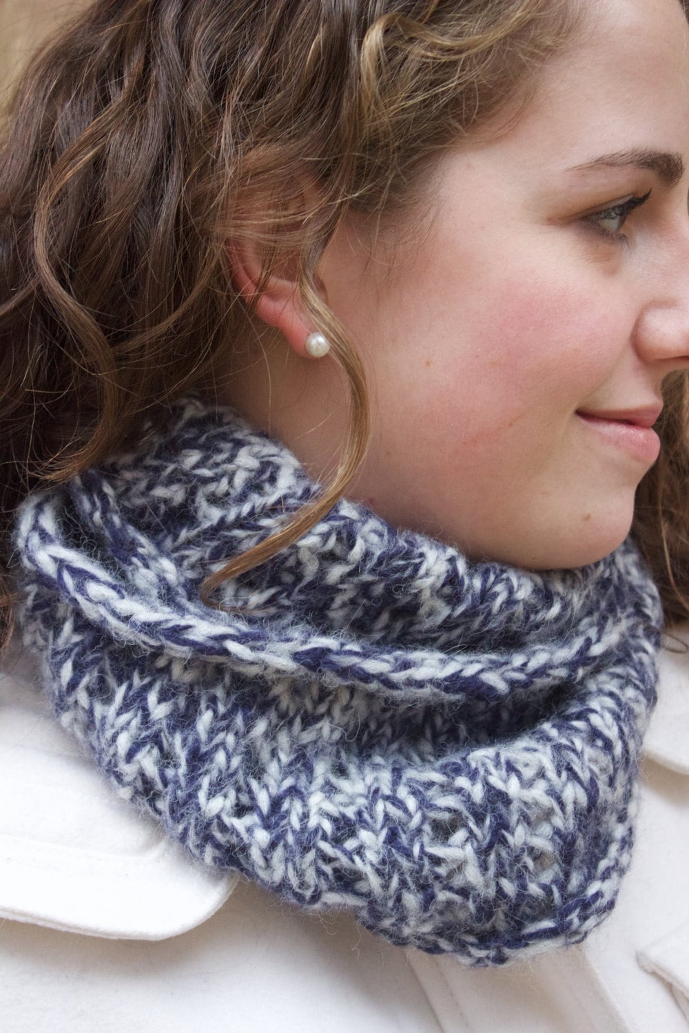 Marine Und Grau Infinity Schal - Weiche Warme Alpaka Marine Und Grau Infinity Schal - Weiche Warme Alpaka von LiveJoyFibers