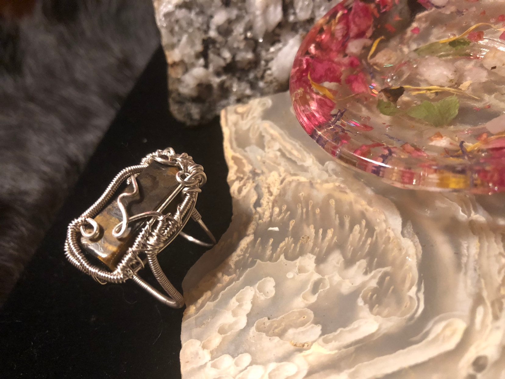 Atemberaubender Tigerauge Doppelband Ring Größe 6 Atemberaubender Tigerauge Doppelband Ring Größe 6 von LiveLoveCrystalShop