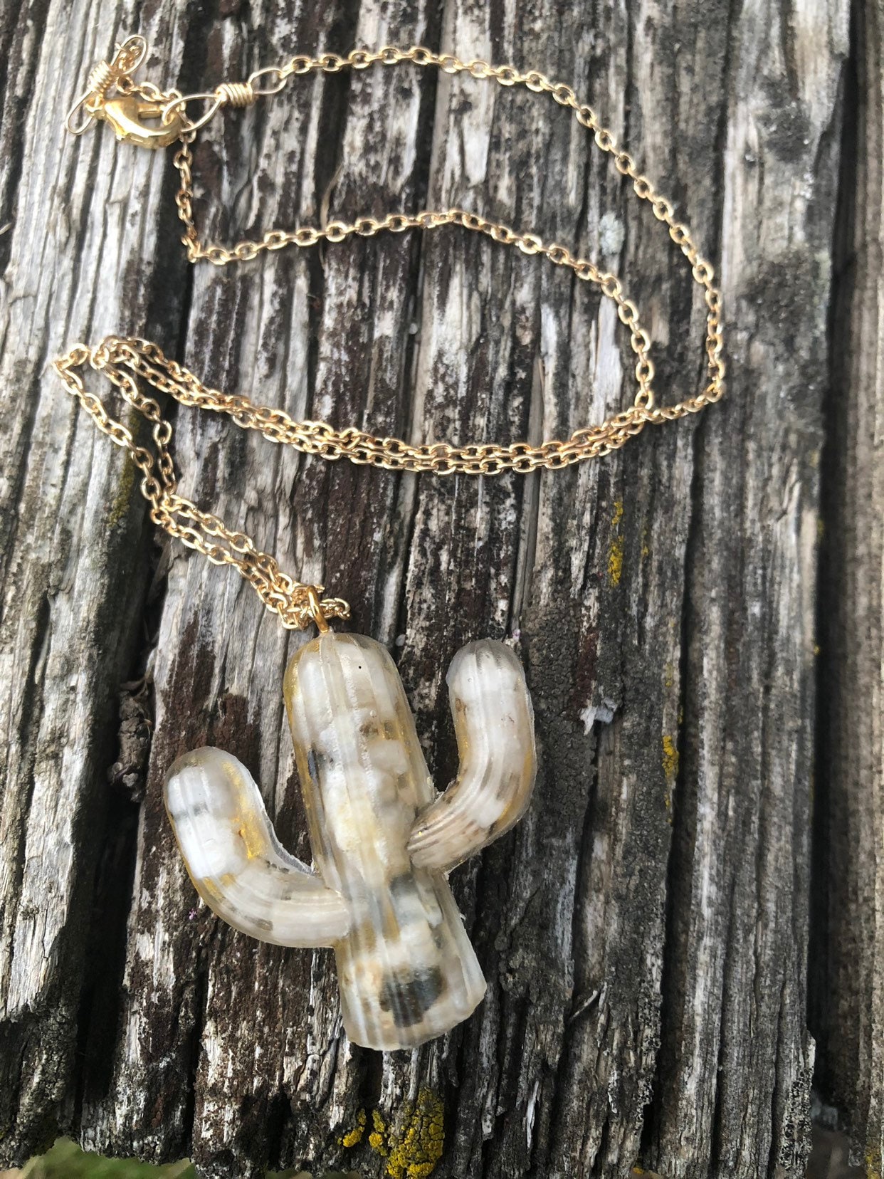 Kaktus N Kristalle Harz Anhänger Kaktus N Kristalle Harz Anhänger von LiveLoveCrystalShop