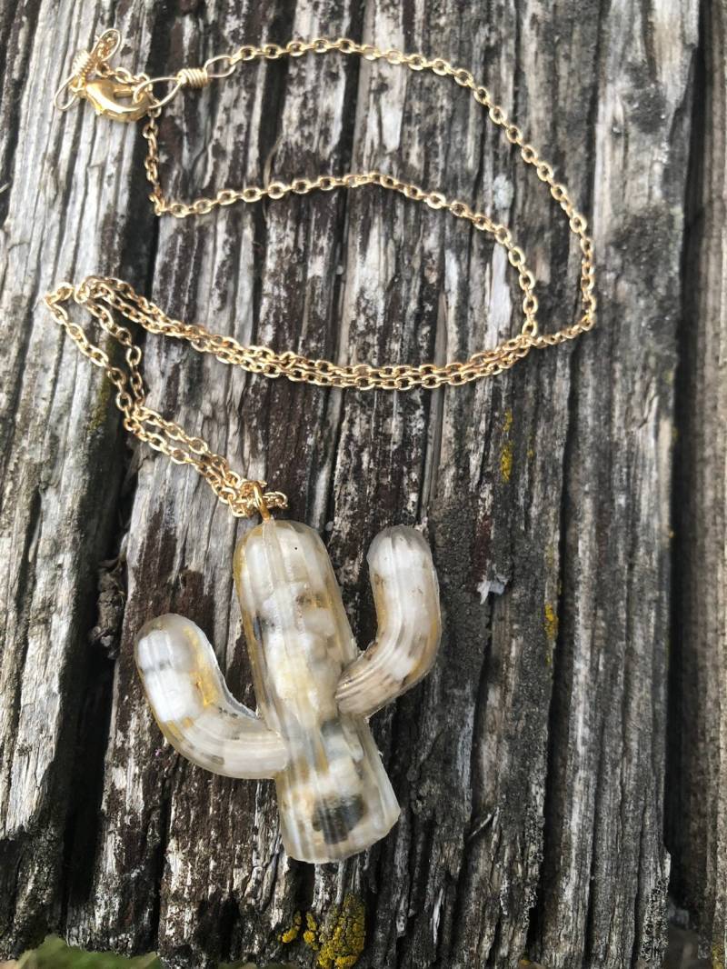 Kaktus N Kristalle Harz Anhänger Kaktus N Kristalle Harz Anhänger von LiveLoveCrystalShop