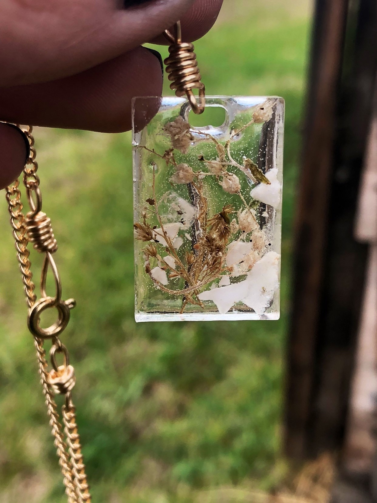 Kristalle N Wildblumen Resin Anhänger Kristalle N Wildblumen Resin Anhänger von LiveLoveCrystalShop