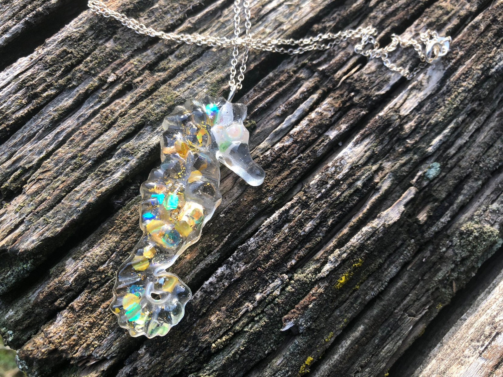 Meerpferd N Gold Harz Halskette Meerpferd N Gold Harz Halskette von LiveLoveCrystalShop