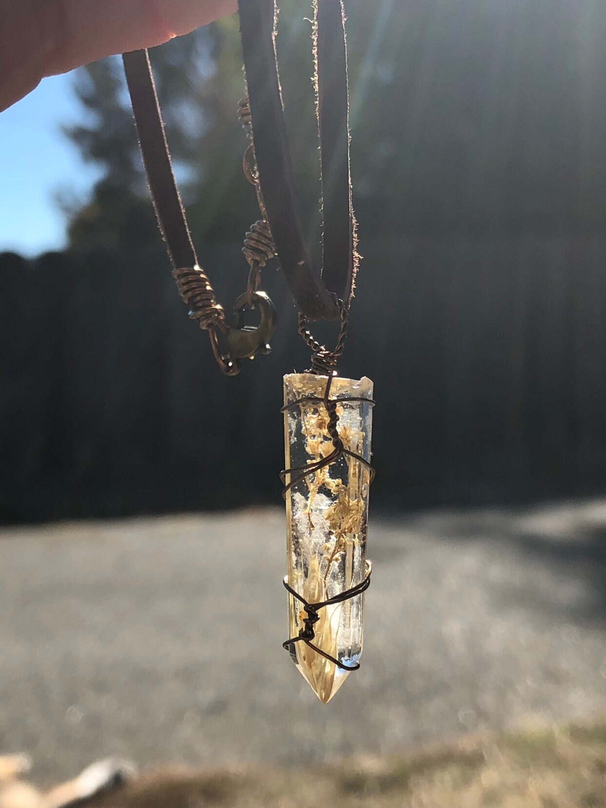 Selenit N Weizengras Kristall Prisma Anhänger Selenit N Weizengras Kristall Prisma Anhänger von LiveLoveCrystalShop