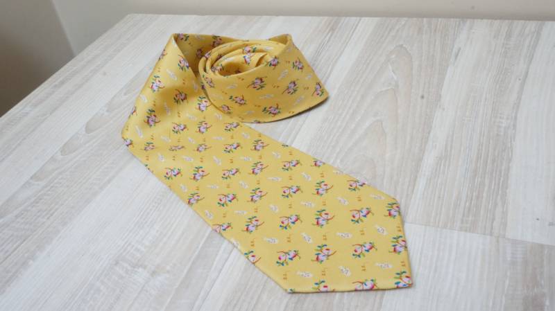 Shanghai Museum Krawatte Reine Seide Gelb Rot Rosa Grün Vintage Retro Mann Abendgarderobe Outfit Made in China Rose Blume Floral von LivePastVintage