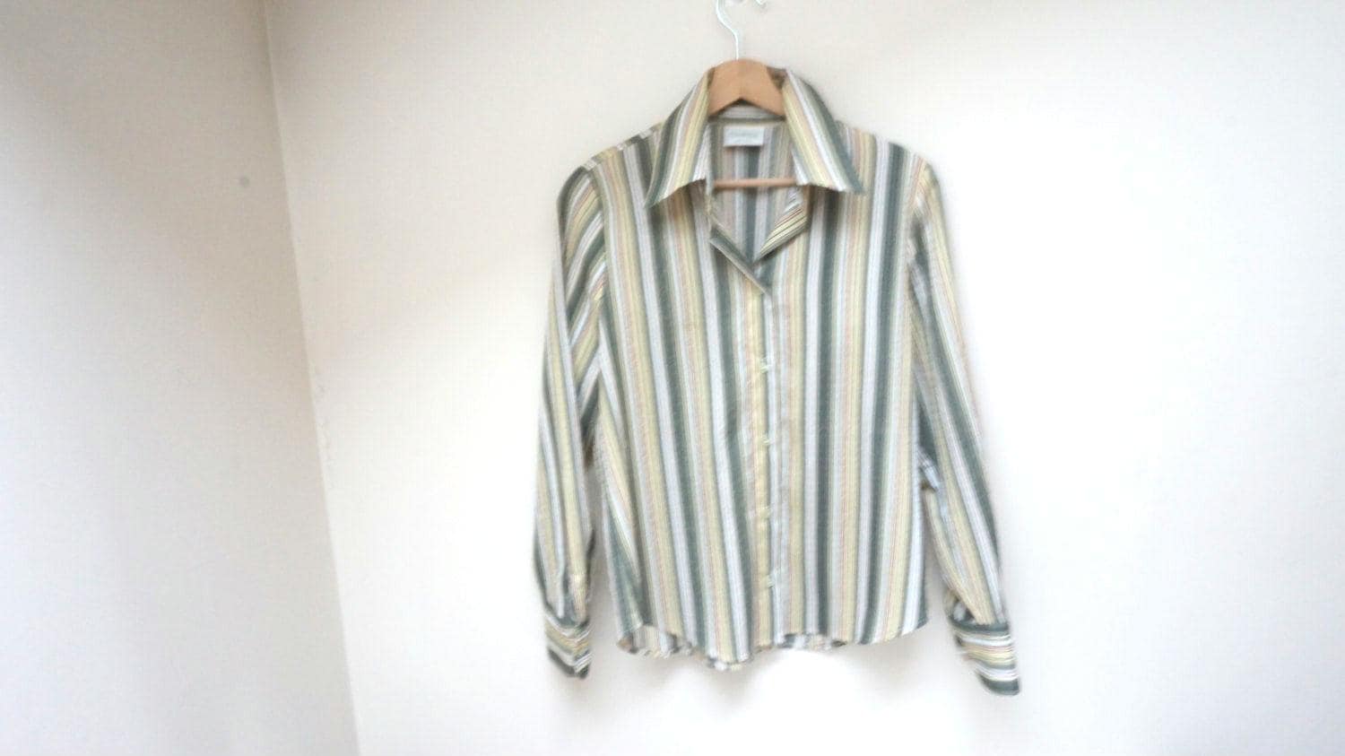 streifen-Shirt Bluse Bauer Retro Weiß Grün Braun Gelb Vintage Europa Made in Niederland Für C&a Canda Größe M Medium Polyester Formal von LivePastVintage