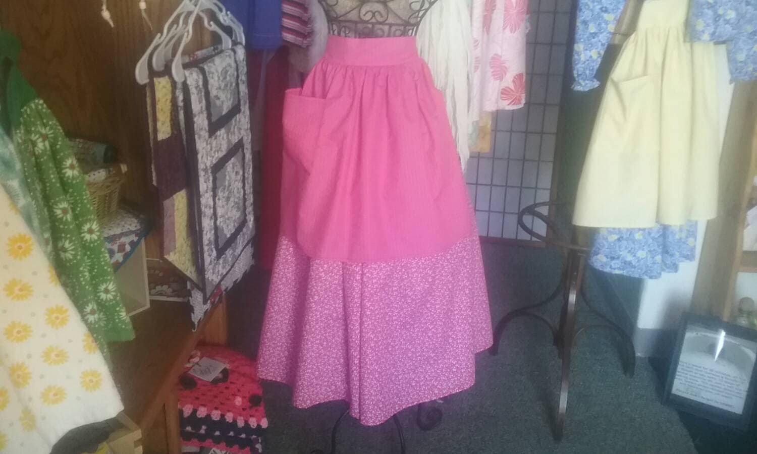 Rosa Pionierrock, Schürze, Mütze Gr. 10 Mädchen von LiveandLoveHomeade