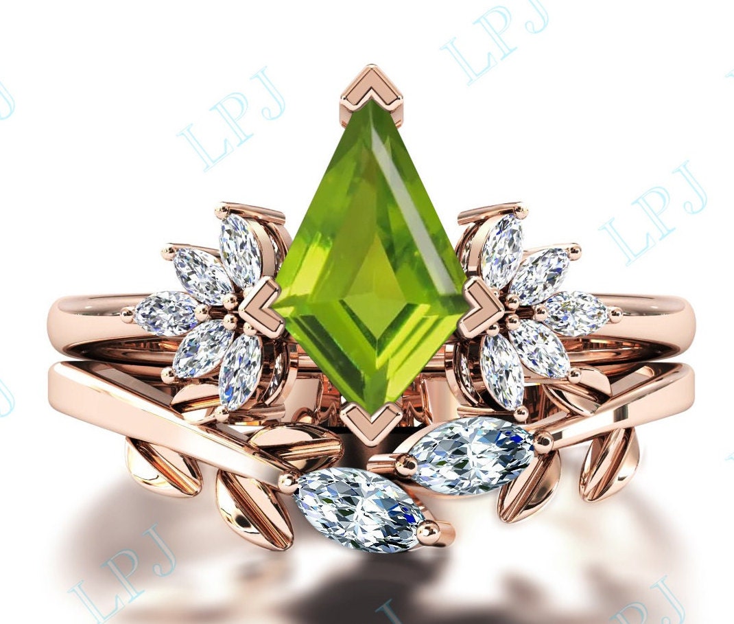 Kite Shaped Peridot Verlobungsring Set Vintage Hochzeits Versprechen Ring Damen Art Deco 14K Gold Braut von LiverpoolJewelry