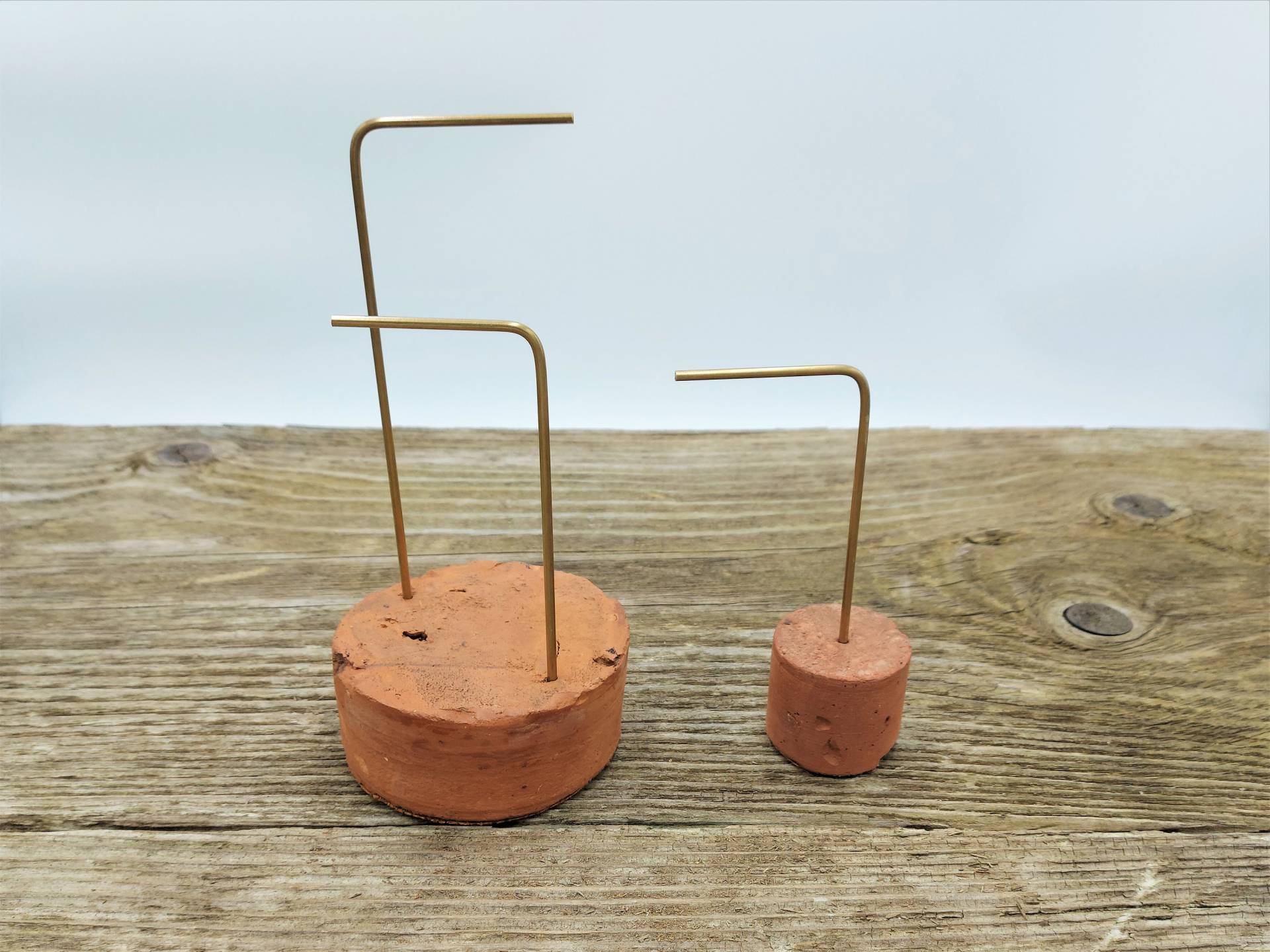 Ohrringhalter Aus Ziegel Und Messing Ohrringhalter Aus Ziegel Und Messing von LivetheBrickDesign